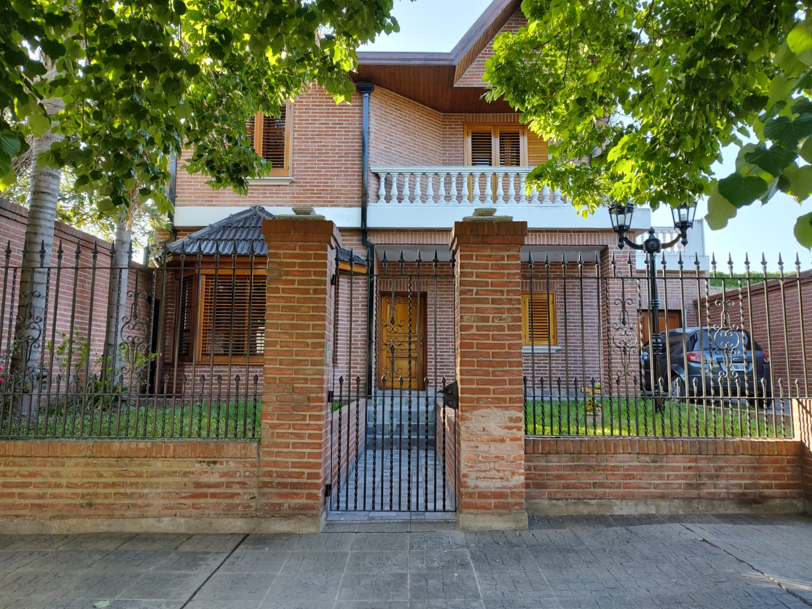 #3215921 | Venta | Casa | Luis Guillon (Adrian Buono Negocios Inmobiliarios)